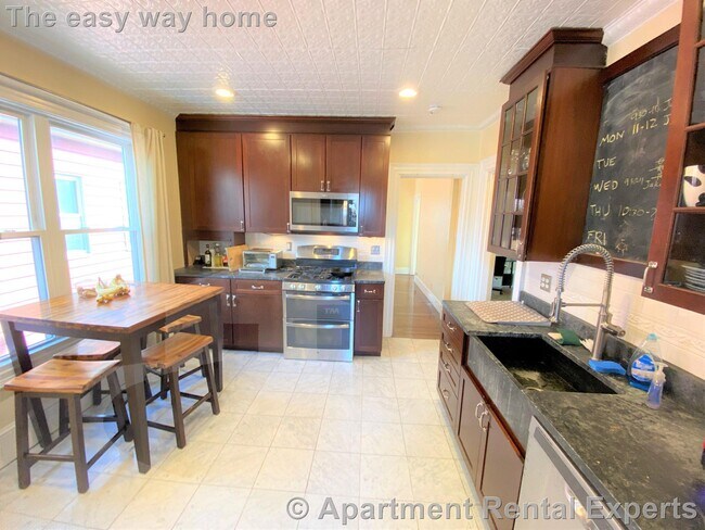 381 Highland Ave in Somerville, MA - Building Photo - Building Photo