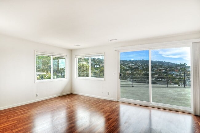 160 Cedar Way in Laguna Beach, CA - Building Photo - Building Photo