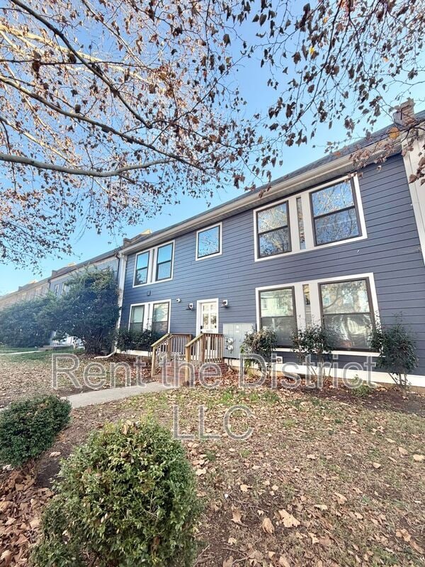 property at 1605 F St NE