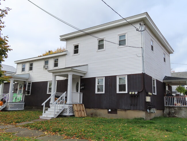 53 E Seneca St in Oswego, NY - Building Photo - Building Photo