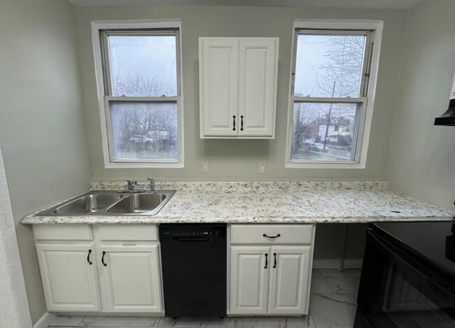 360 Grove St, Unit 3 in Newark, NJ - Building Photo - Building Photo