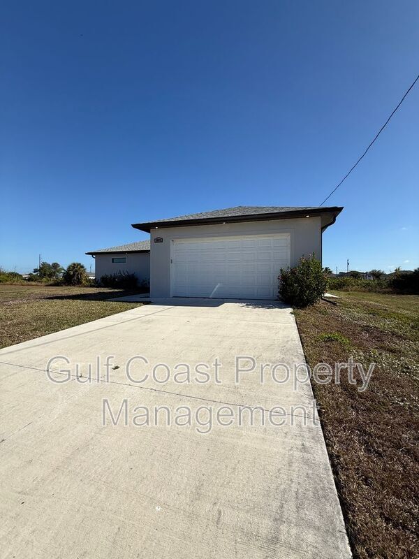 2609 NE 5th Pl in Cape Coral, FL - Building Photo - Building Photo