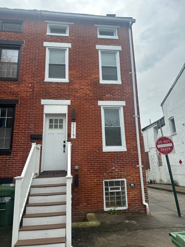 property at 1117 W Lombard St