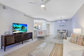 6801 Satinleaf Rd S in Naples, FL - Building Photo - Building Photo
