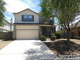 10386 Oakwood Crest in San Antonio, TX - Building Photo