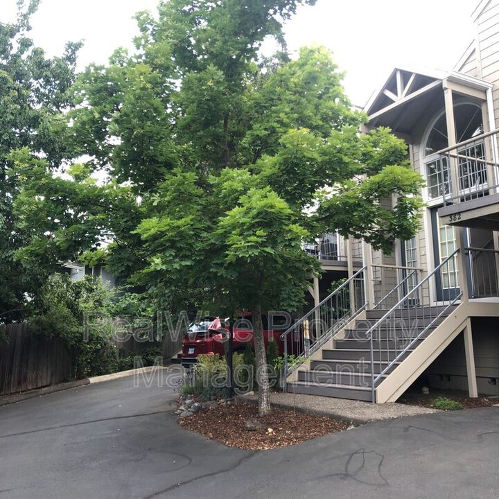 382 Glenn St in Ashland, OR - Foto de edificio