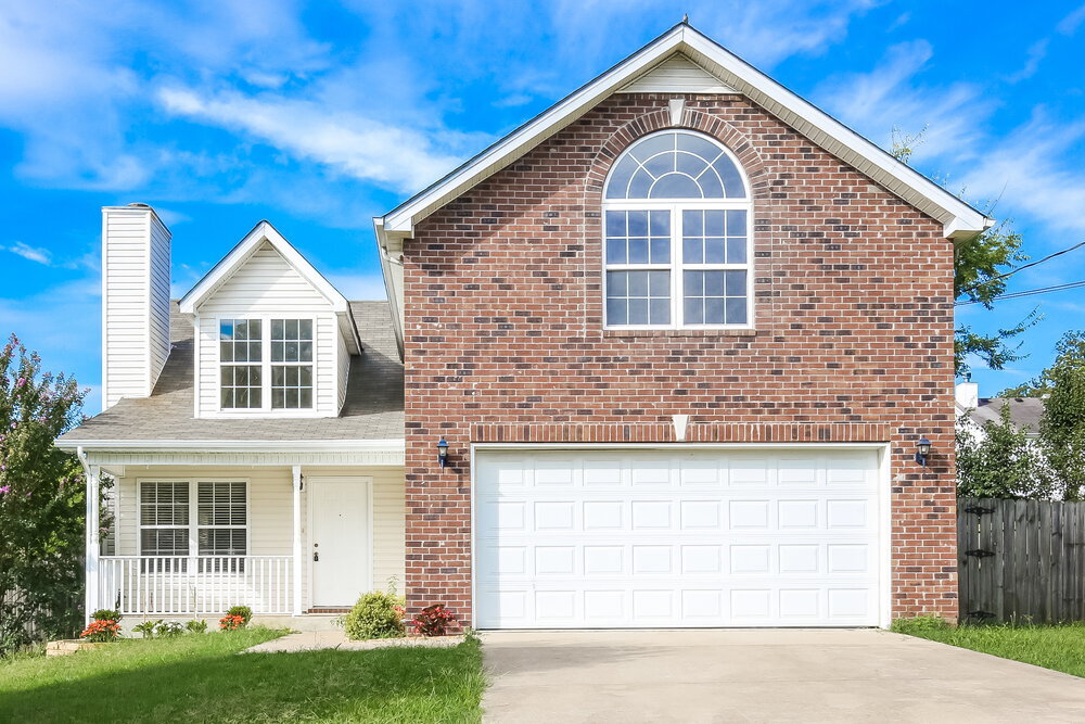 132 Mary Joe Martin Dr in La Vergne, TN - Building Photo