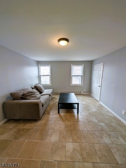 437 E 21st St in Paterson, NJ - Foto de edificio - Building Photo