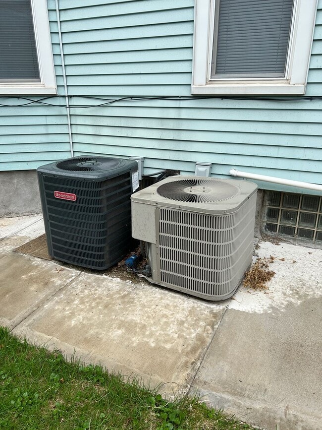 728 18th Ave in Moline, IL - Building Photo - Building Photo