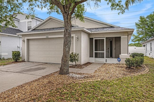 7924 Carriage Pointe Dr in Gibsonton, FL - Building Photo - Building Photo