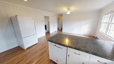 108 Wilson St in Yadkinville, NC - Building Photo - Building Photo