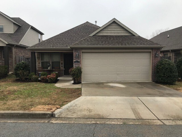 2641 N Miranda St in Fayetteville, AR - Building Photo