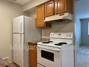 865 E Summit St in Milford, MI - Building Photo - Building Photo