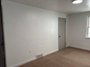 104 Sewickley Ave in Herminie, PA - Building Photo - Building Photo