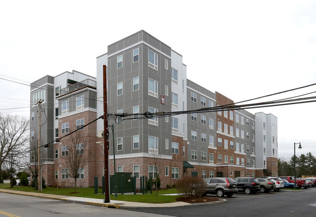 Building 11 in Rumford, RI - Foto de edificio - Building Photo