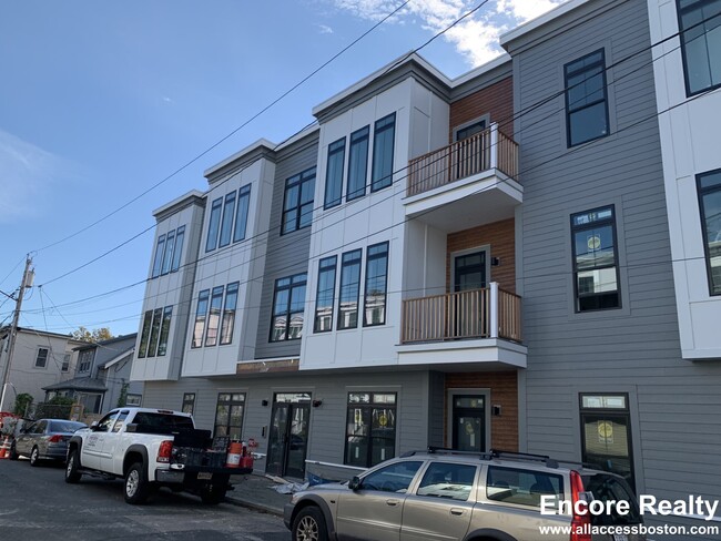 158 Everett St, Unit 203