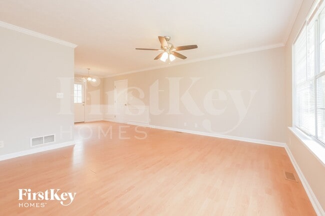 671 Rocky Point Rd in Covington, GA - Foto de edificio - Building Photo