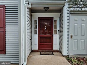 132 Shrewsbury Ct in Pennington, NJ - Foto de edificio - Building Photo