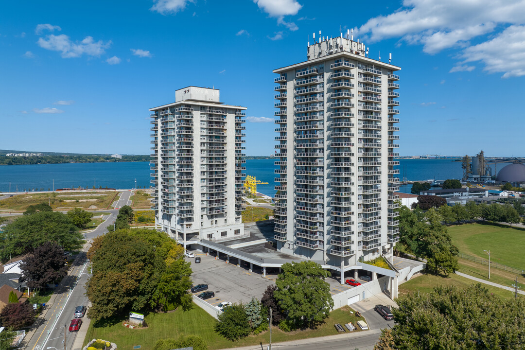 Brock & John in Hamilton, ON - Building Photo