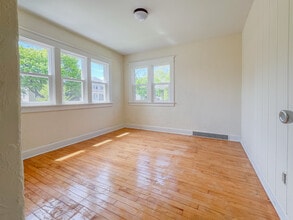 1218 Bluff Ave in Sheboygan, WI - Foto de edificio - Building Photo