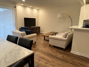 204 Larkspur Plaza Dr in Larkspur, CA - Building Photo - Building Photo