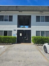 1001 SE 16th St, Unit 17 in Fort Lauderdale, FL - Building Photo - Building Photo