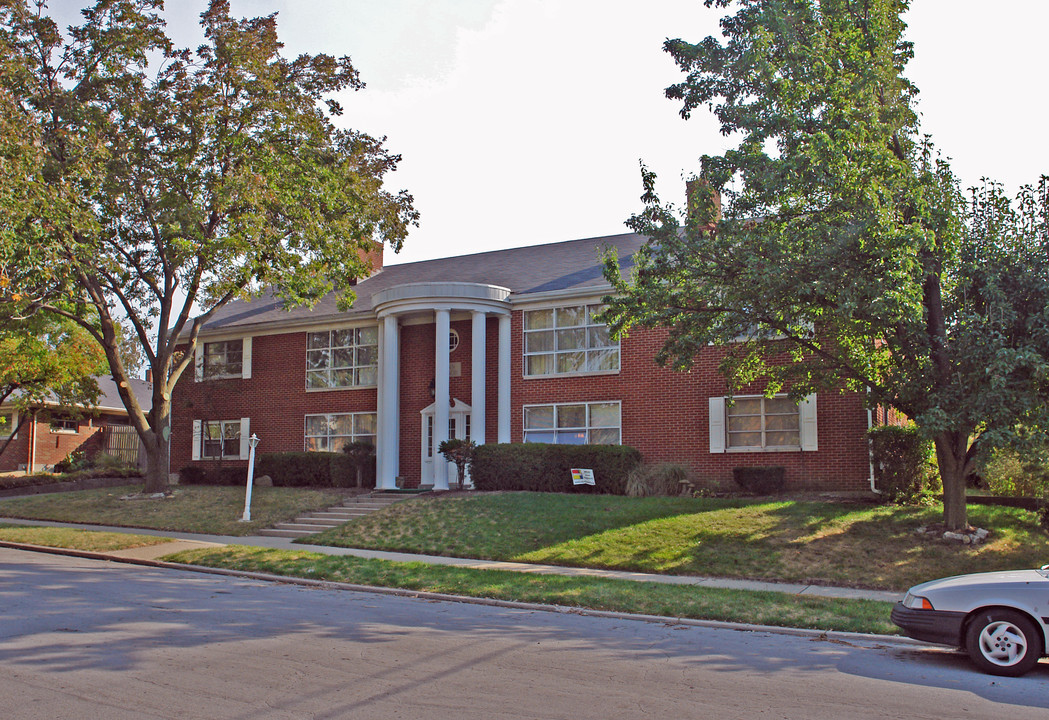 Lynn Manor in Dayton, OH - Building Photo