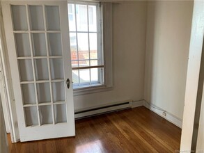 28 W Main St in Groton, CT - Building Photo - Building Photo