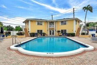 5700 NE 22nd Way, Unit 323 in Fort Lauderdale, FL - Foto de edificio - Building Photo