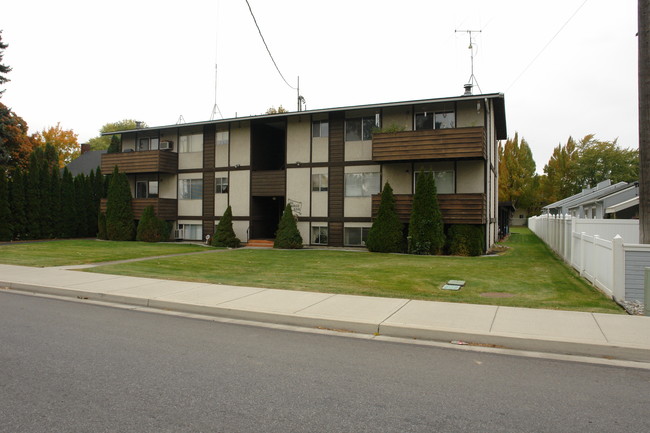 219 N University Rd in Spokane, WA - Foto de edificio - Building Photo