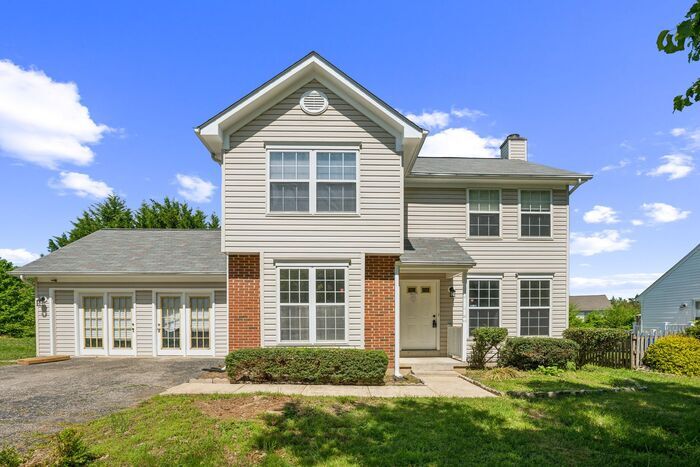 2349 Rolling Meadows St in Waldorf, MD - Building Photo