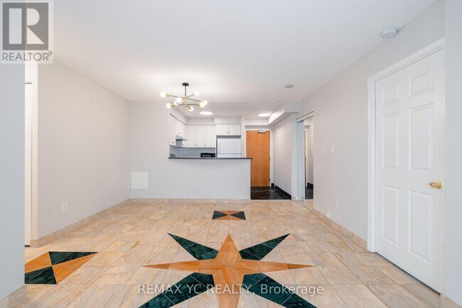 7 Lorraine Dr in Toronto, ON - Building Photo - Building Photo