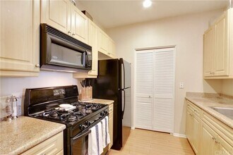 2335 Watermarke Pl, Unit 2335 in Irvine, CA - Building Photo - Building Photo