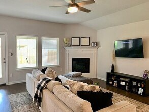 5109 Woodglen Dr in Denton, TX - Foto de edificio - Building Photo