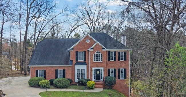 property at 641 Summertree Ct SE