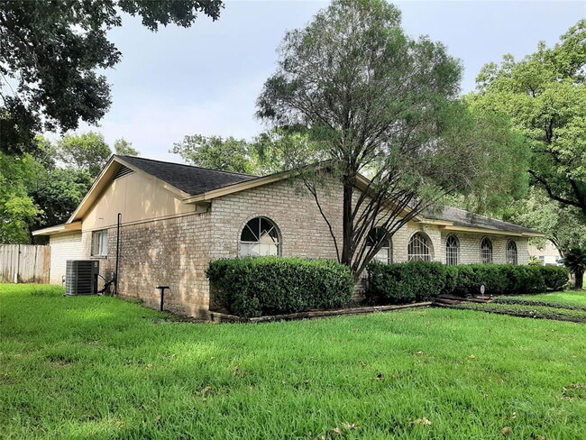 12502 Wrenthorpe Dr in Houston, TX - Building Photo - Building Photo