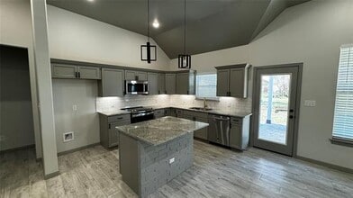 209 S 4th St in Celeste, TX - Building Photo - Building Photo