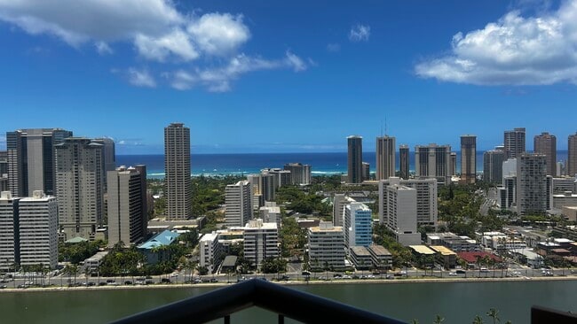 2333 Kapiolani Blvd, Unit 3112 in Honolulu, HI - Foto de edificio - Building Photo