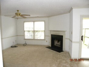 103 Sawgrass Turn in Yorktown, VA - Building Photo - Building Photo
