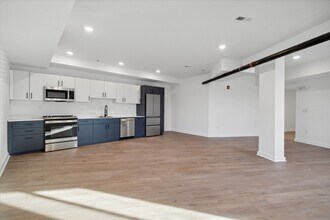 1951 Point Breeze Avenue in Philadelphia, PA - Foto de edificio - Interior Photo