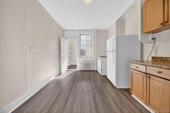 74 Oak St in Yonkers, NY - Foto de edificio - Building Photo