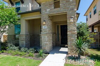 1709 Lawrence St, Unit 3 in Austin, TX - Building Photo - Building Photo