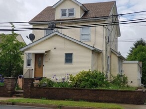 269 N 1st Ave, Unit B in Manville, NJ - Building Photo - Building Photo
