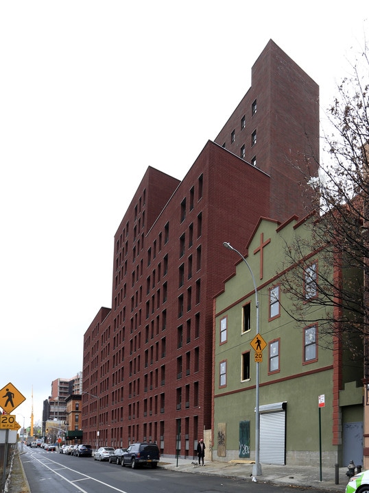 Park House in Bronx, NY - Building Photo