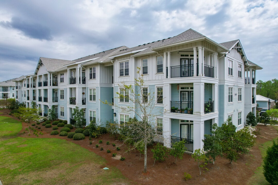 Wharf 7 in Daniel Island, SC - Foto de edificio