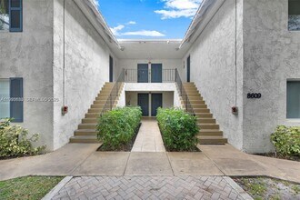 8609 SW 68th Ct in Pinecrest, FL - Building Photo - Building Photo