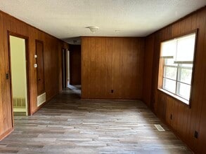 422 Karen Dr in Bolivar, TN - Building Photo - Building Photo