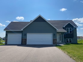 2339 8th Ln SE in Cambridge, MN - Building Photo