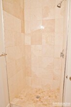 23 Evergreen St, Unit 2 in Boston, MA - Foto de edificio - Building Photo