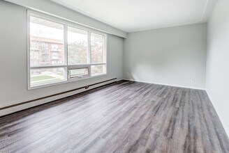 105 Dixon St in Kitchener, ON - Building Photo - Building Photo